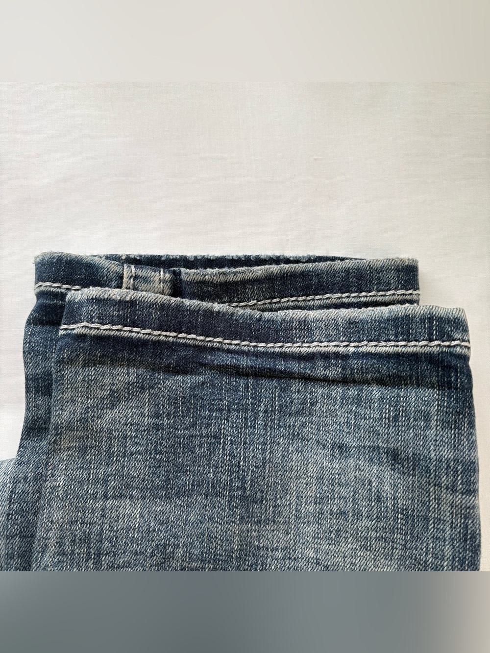 Miss Me Low Rise Straight Distressed Jeans Size 27 - Picture 8 of 8